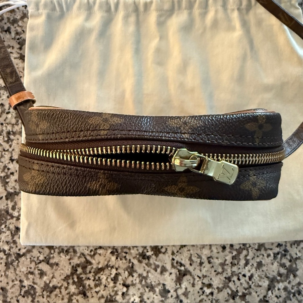 Louis Vuitton Monogram Danube 21 - Picture 12 of 15